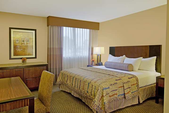 Embassy By Hilton Phoenix Hotel